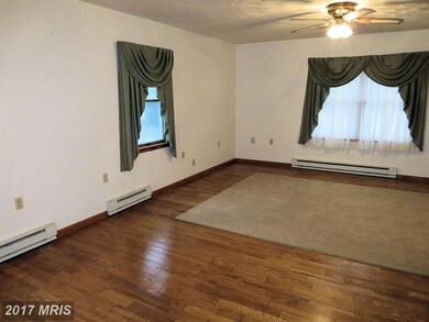 2807 Fillmore Dr, Chambersburg, PA 17201 - photo 5