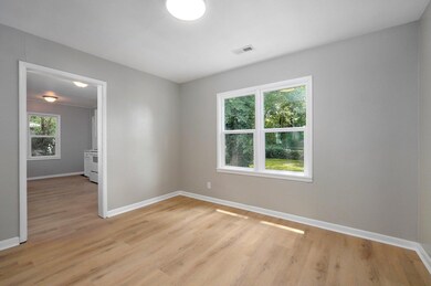 1406 E Locust St-7