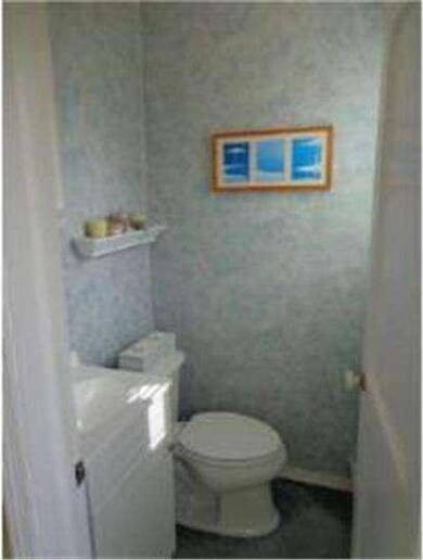 319 Heston Ave, Norristown, PA 19403 - photo 7