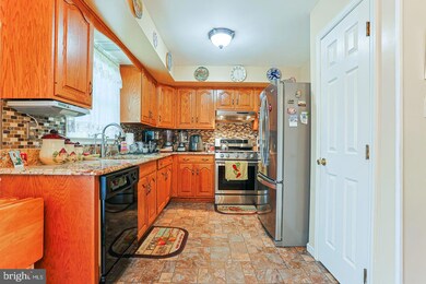 1027 Fredrick Blvd, Reading, PA 19605 - photo 7