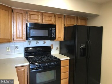 8111 Lacy Dr unit 304, Manassas, VA 20109 - photo 3