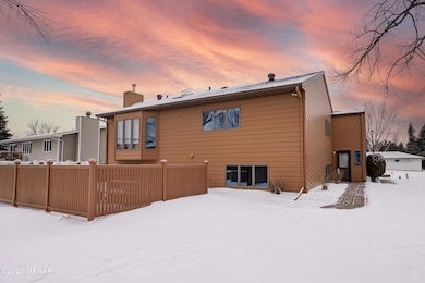 1215 S 23rd St, Grand Forks, ND 58201 - photo 5