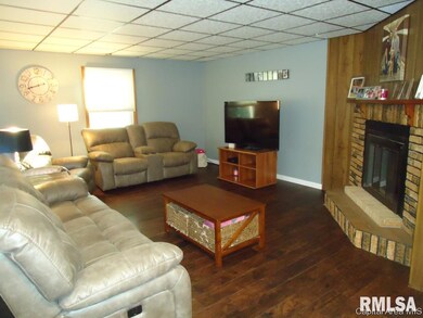 361 E Springfield St, Virginia, IL 62691 - photo 3