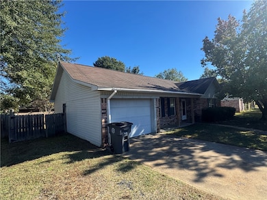 126 Fieldcrest Dr, Searcy, AR 72143 - photo 2