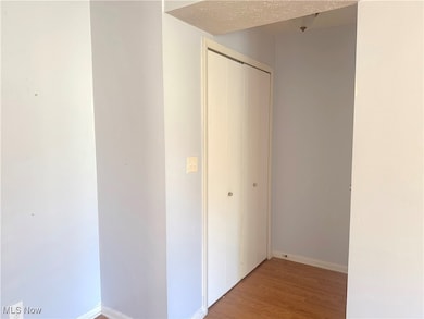 1803 Cromwell Dr unit 4, Akron, OH 44313 - photo 4