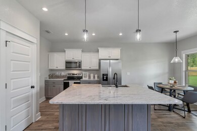 5370 Dora St-20