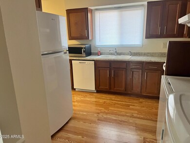 6604 S Lakeshore Dr unit D, Tempe, AZ 85283 - photo 5