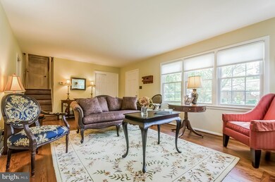 919 Croton Dr, Alexandria, VA 22308 - photo 4