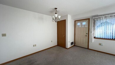 520 S 1st Ave unit 121, New Hampton, IA 50659 - photo 3
