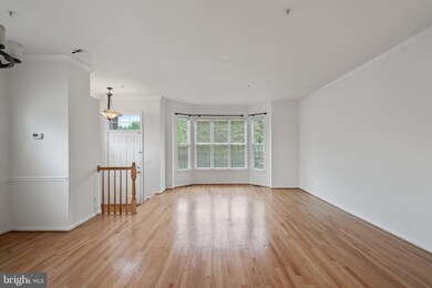 13327 Zachary Taylor Cir, Herndon, VA 20171 - photo 6