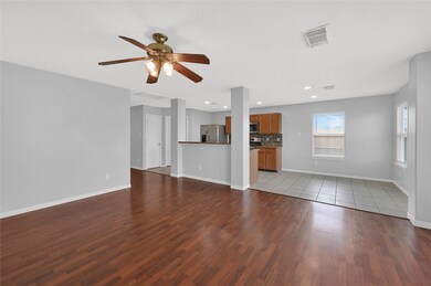 3126 Centennial Village Dr, Pearland, TX 77584 - photo 6