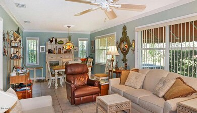 6808 Poinsetta Ave-27