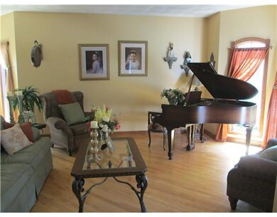 27 Lindsay Ln, Cranston, RI 02921 - photo 3