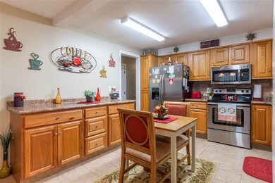 527 Pickering St, Manchester, NH 03104 - photo 3