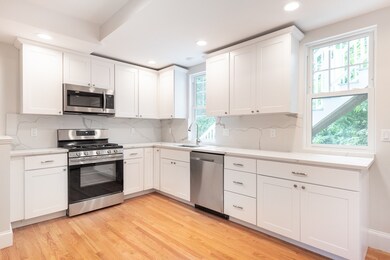 121 Washington St unit 2, Wellesley Hills, MA 02481 - photo 3