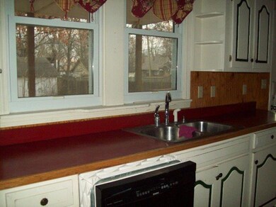 2506 Corning N A, Parsons, KS 67357 - photo 7