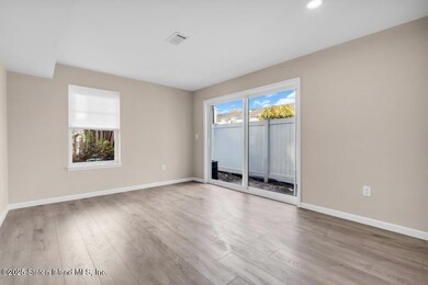 189 Pond Way unit A, Staten Island, NY 10303 - photo 6