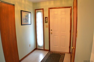 605 Cambridge Manor Dr, Schenectady, NY 12302 - photo 2