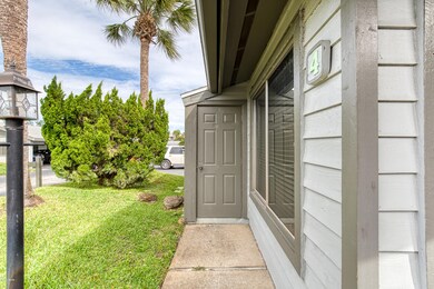 180LimewoodPlaceUnit4-6