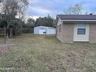 5013 Cambridge Dr, Pascagoula, MS 39581 - photo 3