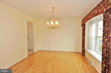 8816 Shadowlake Way, Springfield, VA 22153 - photo 3