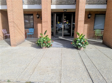 1326 6th Ave unit 401, Beaver Falls, PA 15010 - photo 2