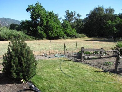 8554 Old Stage Rd, Central Point, OR 97502 - photo 7