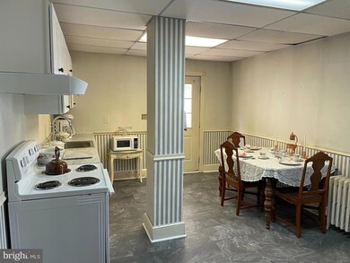 270 S Washington St, Berkeley Springs, WV 25411 - photo 5