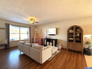 1923 Ella St, Beatrice, NE 68310 - photo 4