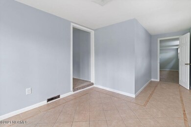 907 Barn St, Jacksonville, NC 28540 - photo 4