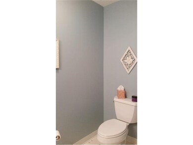 Foyer  1/2 Bath