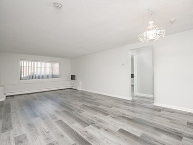 7 Hallmark Gardens unit 4, Burlington, MA 01803 - photo 5