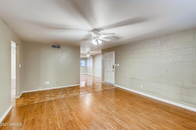 5-175736622-05 Living Room
