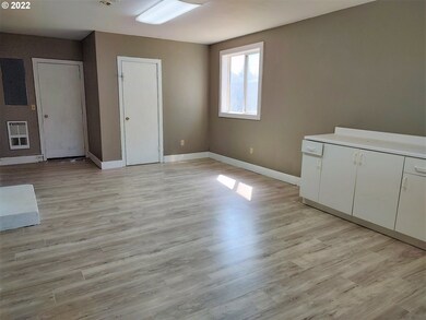 945 S Overholt Ave, Prairie City, OR 97869 - photo 5