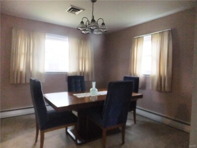 Dinning room with plenty of sunlight