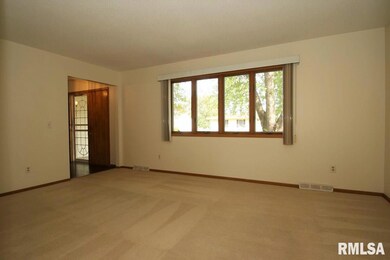 6404 N Howell St, Davenport, IA 52806 - photo 6