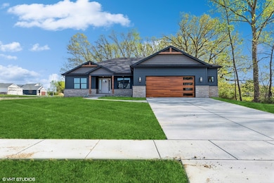 02_9529112th_300_FrontView_MRED_2000x133