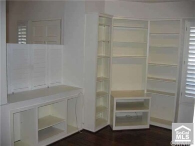Built-ins in den
