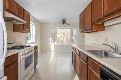 200 Heroux Blvd unit 606, Cumberland, RI 02864 - photo 4