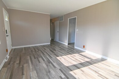 1405 N Berwick Blvd, Waukegan, IL 60085 - photo 5