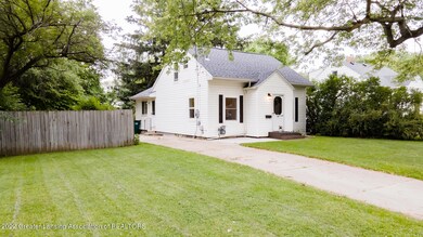 211 W Berry Ave, Lansing, MI 48910 - photo 2