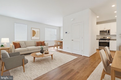 7811 Wolf Run Ln, Severn, MD 21144 - photo 2