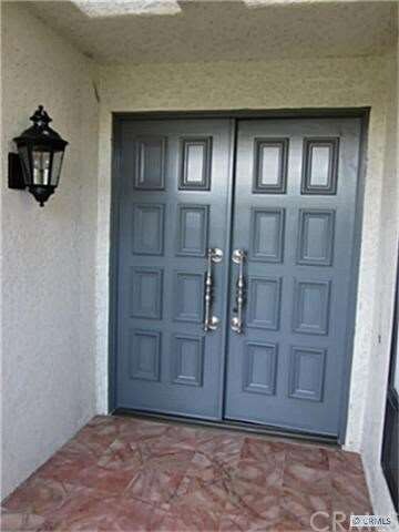 DOUBLE DOOR ENTRY