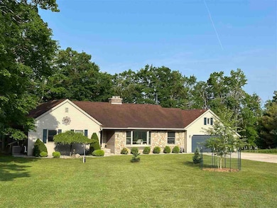 8015 Mulberry Ln, Charlevoix, MI 49720 - photo 2