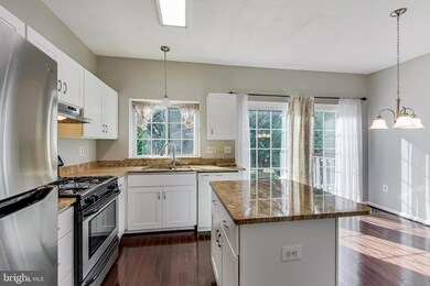 7223 Stover Dr, Alexandria, VA 22306 - photo 5