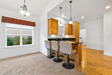 676 Golden Peak Dr, Central Point, OR 97502 - photo 5