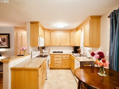 1490 Golden Ave, Eugene, OR 97404 - photo 5