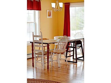 Dining Room. so nice and sunny