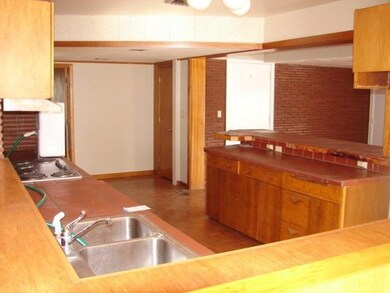 130 N Jackson St, Hugoton, KS 67951 - photo 6