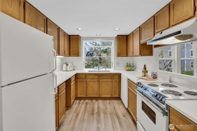 3941 226th Place SE unit 211, Issaquah, WA 98029 - photo 4